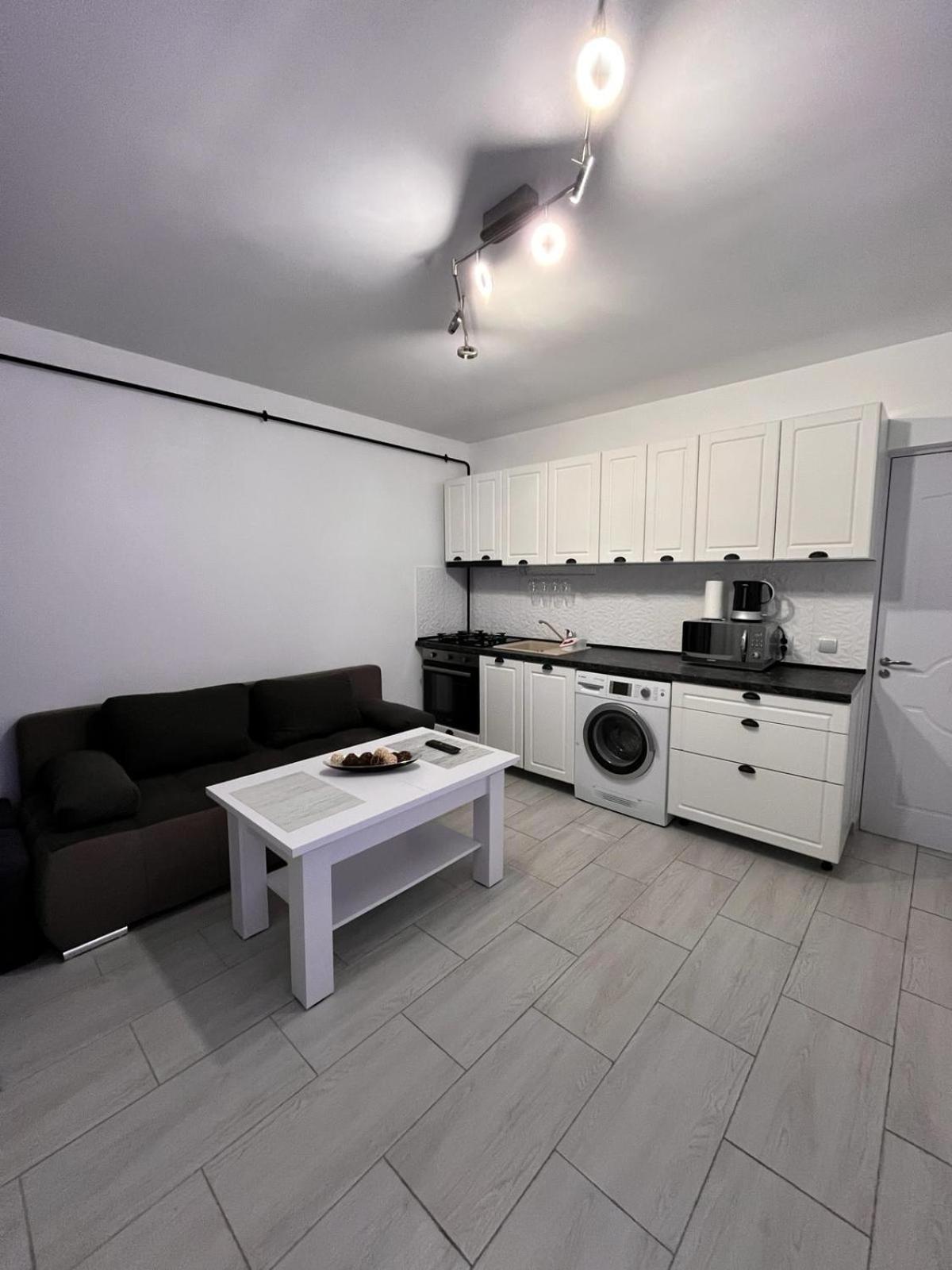 White & Silver Luxury Apartament Krajowa Zewnętrze zdjęcie