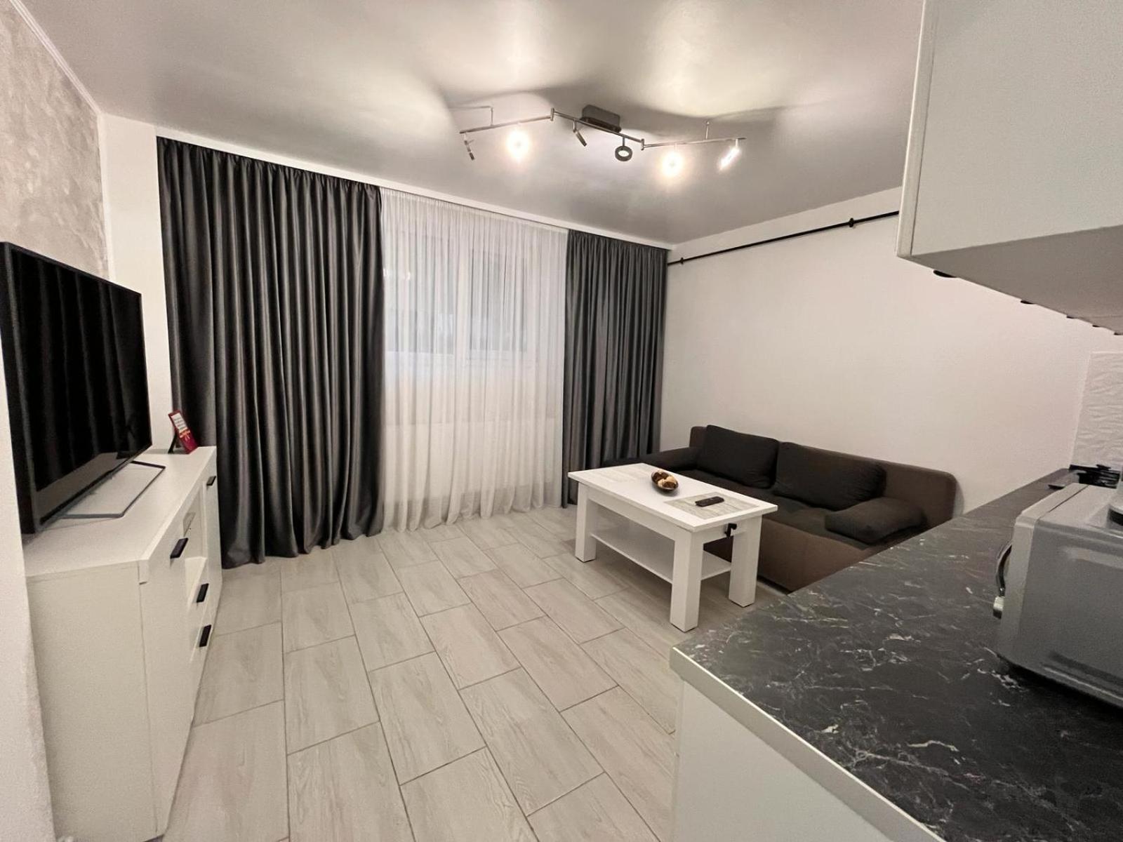 White & Silver Luxury Apartament Krajowa Zewnętrze zdjęcie